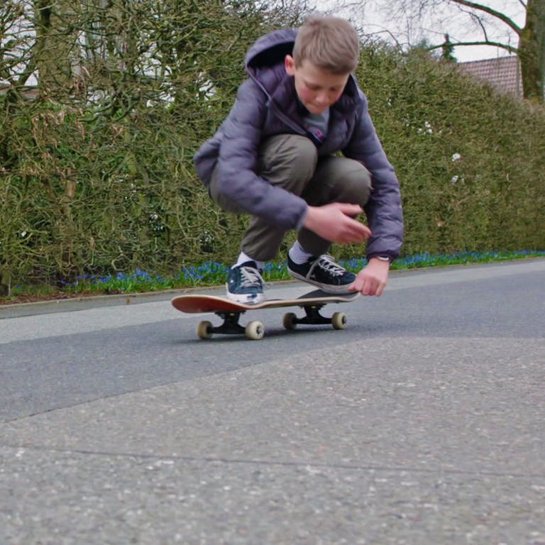 Marcel auf dem Skateboard